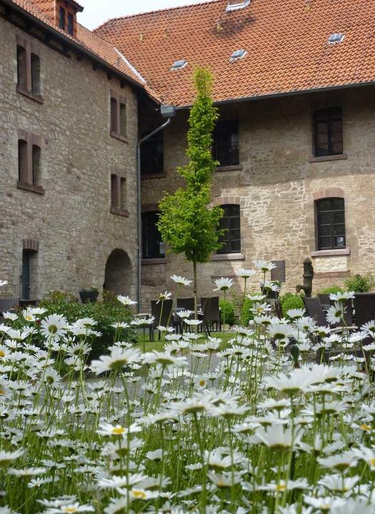 Rosencafe im Kloster Brunshausen